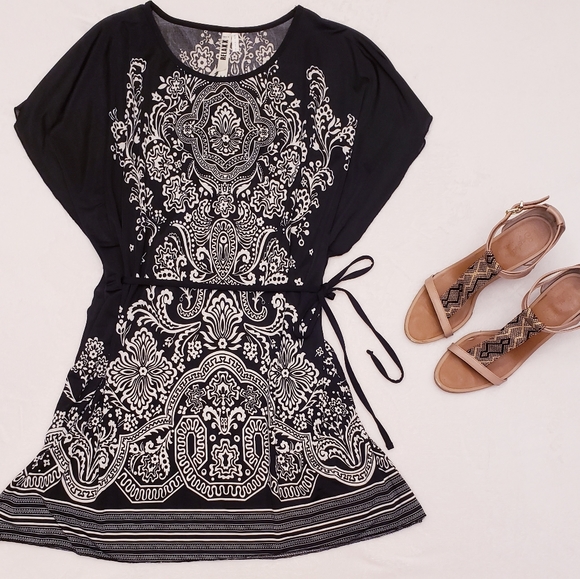 Dresses & Skirts - Black and White Shirt Dress